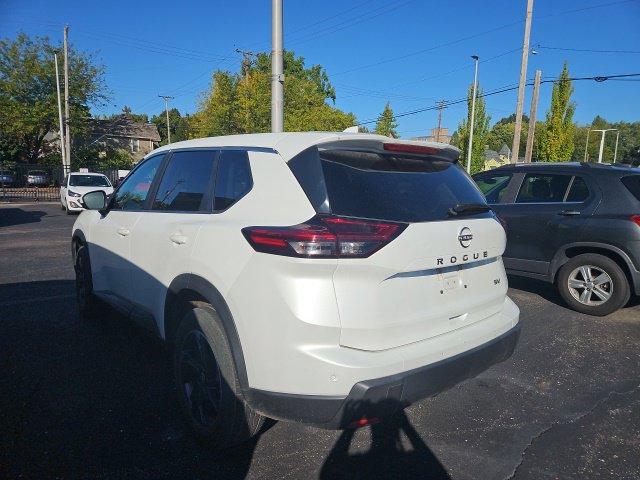 Used 2024 Nissan Rogue SV FWD image 5