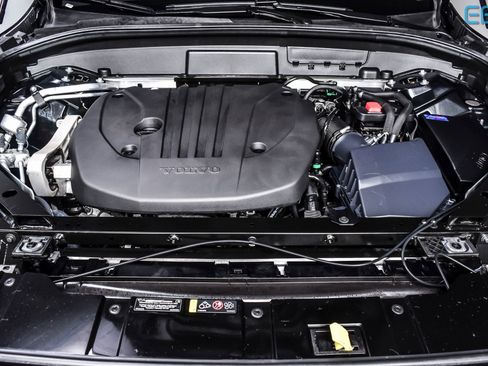 Used 2025 Volvo XC60 B5 Plus image 11