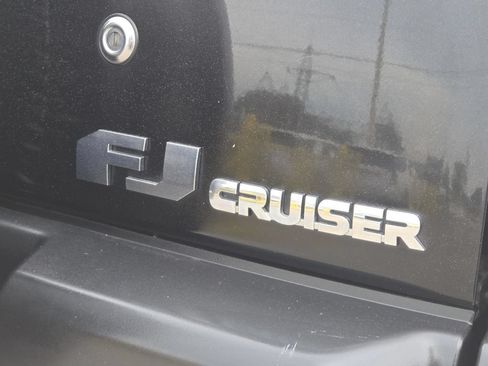 Used 2014 Toyota FJ Cruiser 4WD w/ Upgrade Package image 8