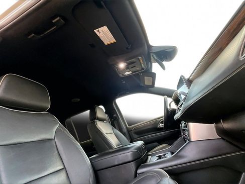 Used 2023 Chevrolet Suburban Premier image 28