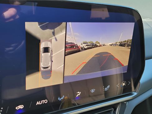 New 2025 Chevrolet Equinox EV RS image 8