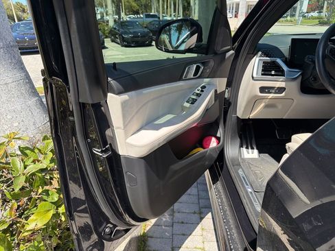 Used 2024 BMW X5 xDrive40i w/ M Sport Package image 14