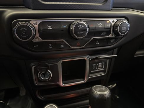 Used 2023 Jeep Wrangler Sport image 19