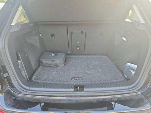 Used 2025 Volkswagen Taos SE image 12