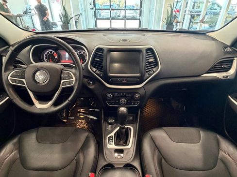 Used 2018 Jeep Cherokee Trailhawk w/ Comfort/Convenience Group AWD/4WD image 8
