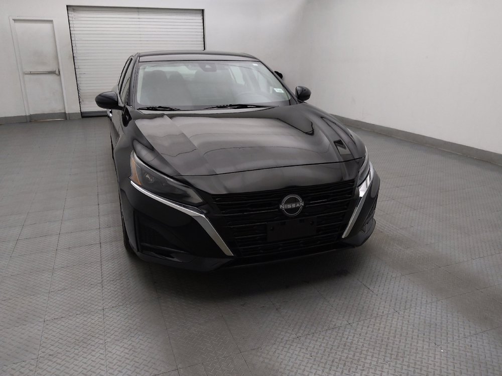 Used 2023 Nissan Altima 2.5 SV FWD image 14
