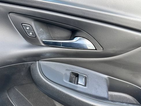 Used 2017 Chevrolet Volt Premier w/ Driver Confidence II Package image 21