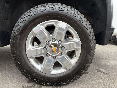 Used 2022 Chevrolet Silverado 2500 LTZ w/ LTZ Convenience Package AWD/4WD image 13