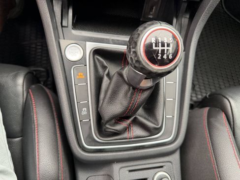 Used 2017 Volkswagen GTI SE FWD image 34