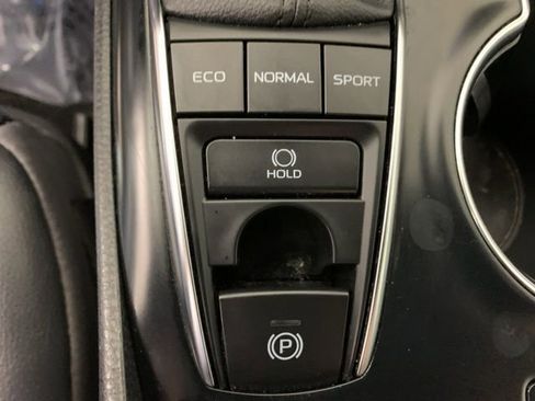 Used 2020 Toyota Camry XSE FWD image 25