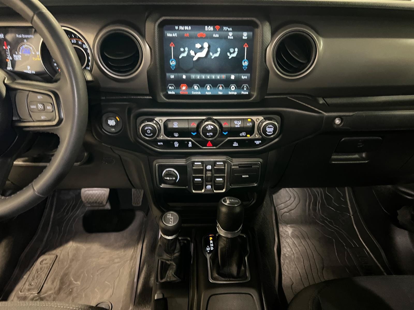 Used 2023 Jeep Gladiator Sport AWD/4WD image 16