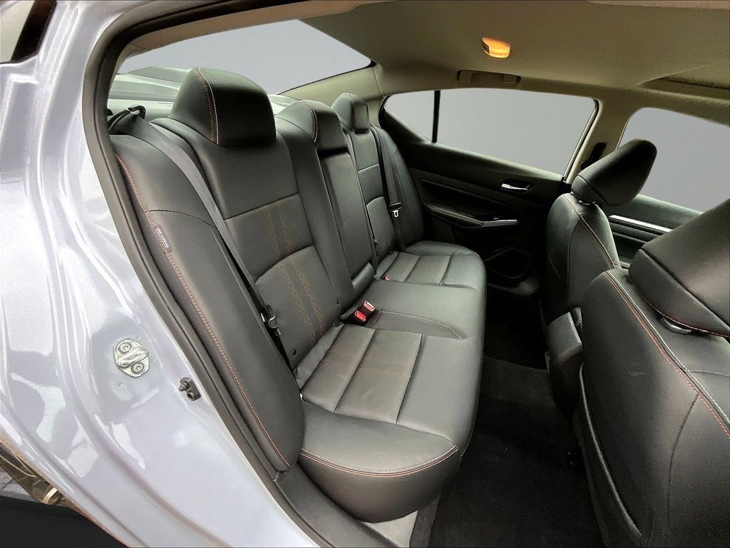 Used 2025 Nissan Altima 2.5 SR w/ SR Premium Package FWD image 27