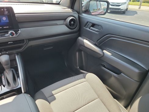 Used 2023 Chevrolet Colorado Trail Boss w/ LPO, Dark Essentials Package AWD/4WD image 18
