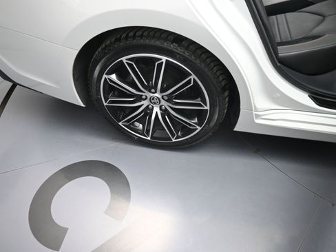 Used 2022 Toyota Avalon Touring w/ Advanced Safety Package image 21