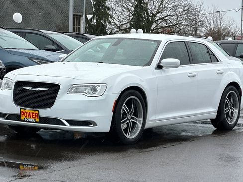 Used 2015 Chrysler 300 Limited image 8