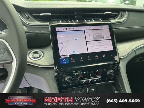 Used 2024 Jeep Grand Cherokee Limited w/ Luxury Tech Group II AWD/4WD image 9