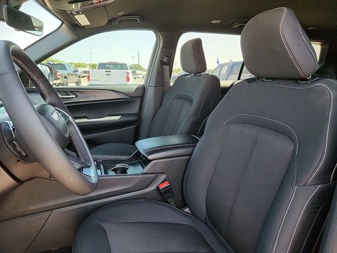 Used 2025 Jeep Grand Cherokee L Laredo w/ Luxury Tech Group I RWD image 7