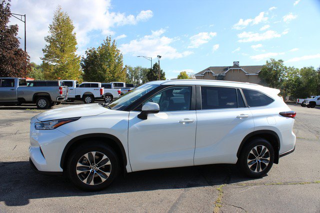 Used 2026 Toyota Highlander XLE AWD/4WD image 1