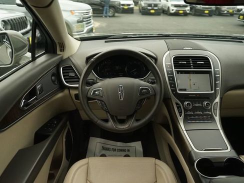 Used 2016 Lincoln MKX Reserve w/ Technology Package FWD image 22