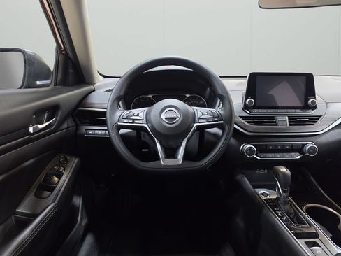 Used 2024 Nissan Altima 2.5 SV AWD/4WD image 17