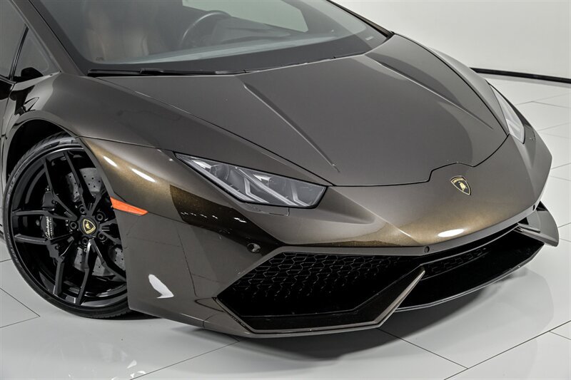 Used 2015 Lamborghini Huracan LP 610-4 AWD/4WD image 2