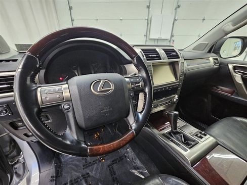 Used 2017 Lexus GX 460 AWD/4WD image 9