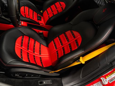 Used 2018 Ferrari 488 GTB RWD image 27
