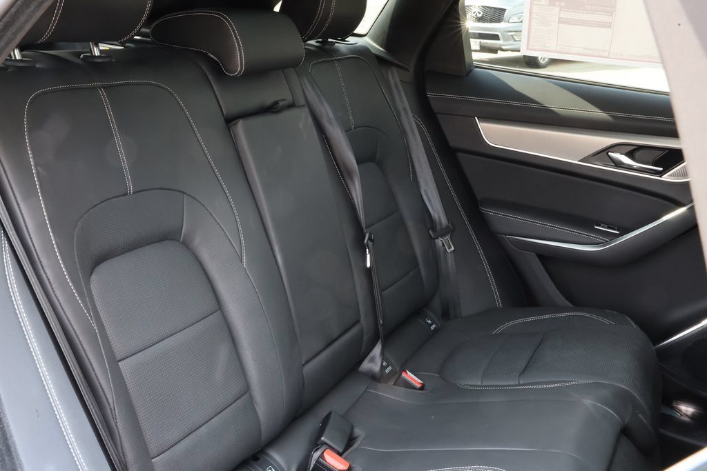 Certified 2026 Jaguar F-PACE R-Dynamic S AWD/4WD image 34
