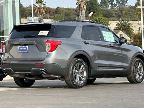Certified 2022 Ford Explorer XLT w/ Equipment Group 202A image 3