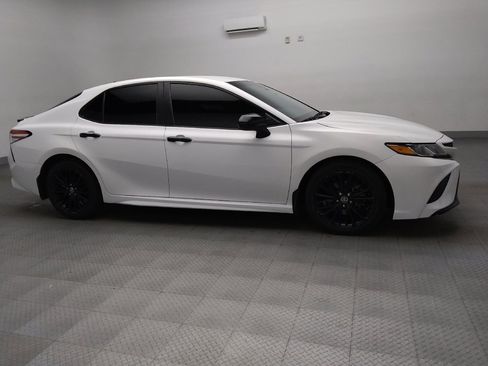 Used 2020 Toyota Camry SE image 11