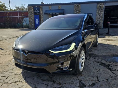 Used 2018 Tesla Model X 75D image 2