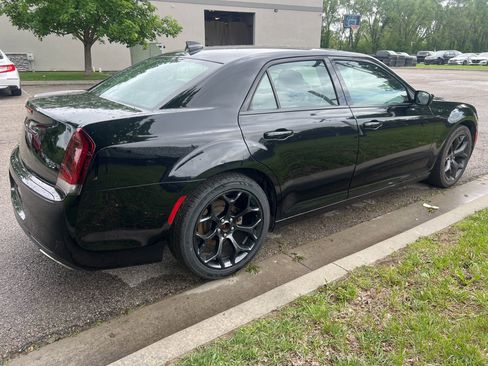 Used 2022 Chrysler 300 Touring w/ Sport Appearance Package RWD image 5