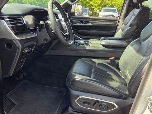 Used 2022 Jeep Wagoneer Series II RWD image 9