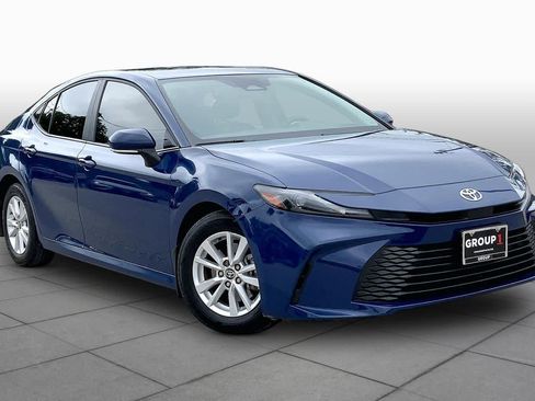 Used 2025 Toyota Camry LE w/ Convenience Package image 3