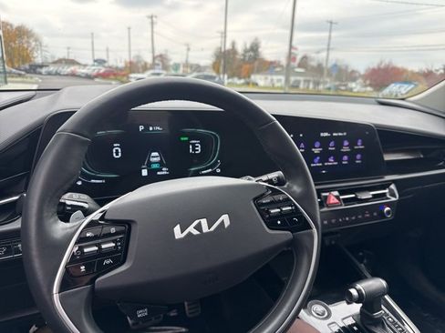 Used 2023 Kia Niro SX Touring image 20