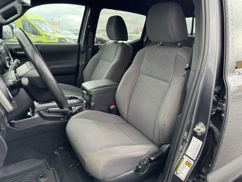 Used 2019 Toyota Tacoma TRD Sport image 25