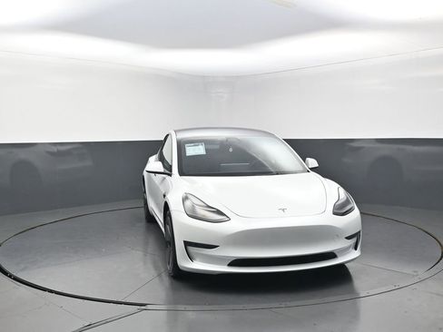 Used 2023 Tesla Model 3 Standard Range RWD image 3