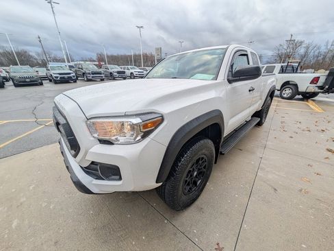 Used 2022 Toyota Tacoma SR image 7