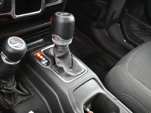 Used 2022 Jeep Wrangler Sport image 23