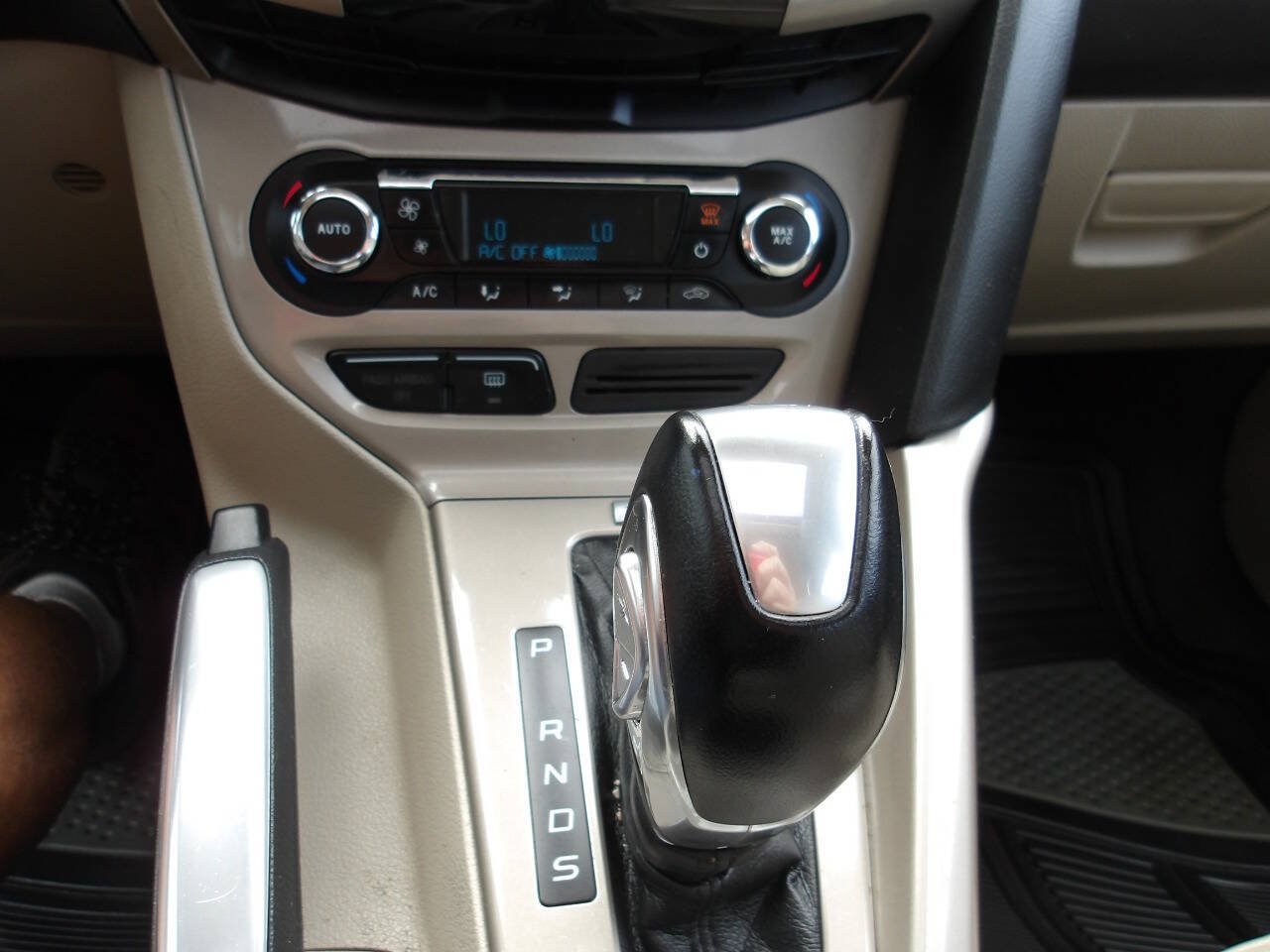 Used 2012 Ford Focus SEL FWD image 12