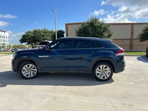 Used 2022 Volkswagen Atlas Cross Sport SE FWD image 5