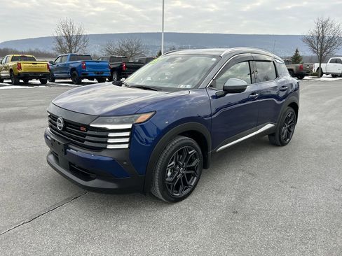 Used 2025 Nissan Kicks SR w/ SR Premium Package image 3