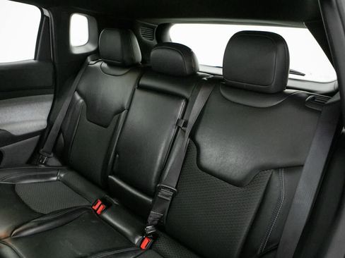 Used 2023 Jeep Compass Latitude AWD/4WD image 33