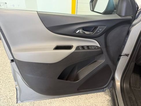 Used 2018 Chevrolet Equinox LT FWD image 8