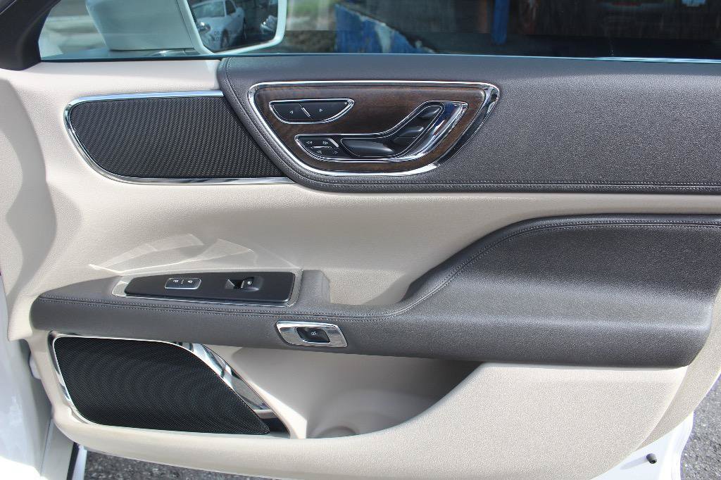 Used 2017 Lincoln Continental Reserve FWD image 14