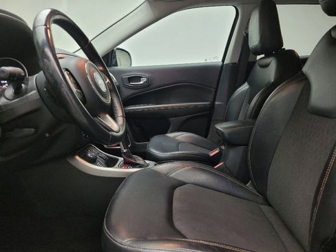 Used 2017 Jeep Compass Latitude w/ Popular Equipment Group AWD/4WD image 17