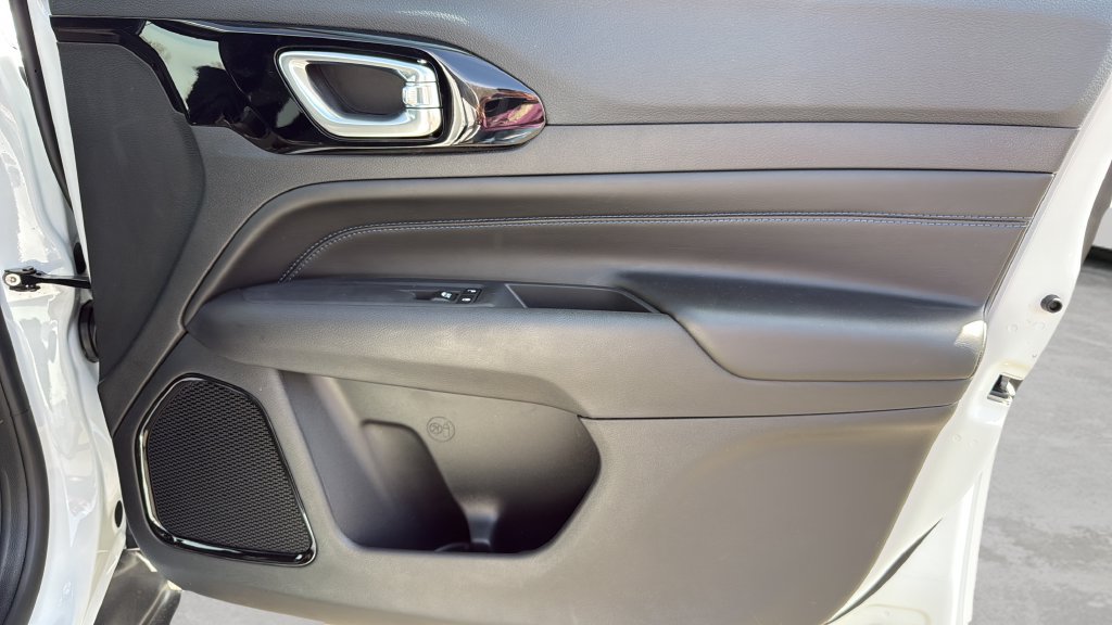 New 2026 Jeep Compass Latitude AWD/4WD image 9