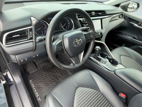 Used 2018 Toyota Camry SE FWD image 4