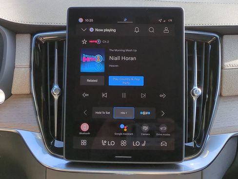 New 2026 Volvo XC90 B6 Ultra w/ Protection Package Premier image 16