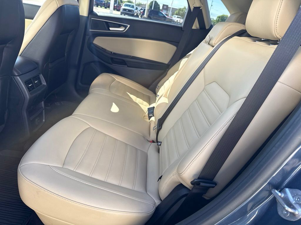 Used 2019 Ford Edge SEL w/ Equipment Group 201A AWD/4WD image 10